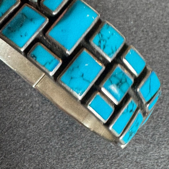 Vintage Sterling silver and turquoise hinged bracelet - Picture 9 of 15